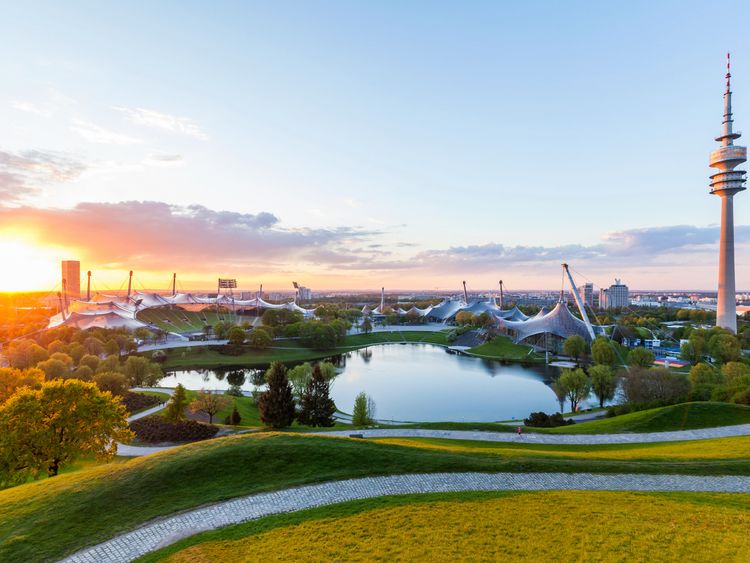 Produktbild: CALVENDO Puzzle Der Olympiapark mit dem Olympiastadion und dem Olympiaturm in M&uuml;nchen | 1000 Teile Lege-Gr&ouml;&szlig;e 64x48cm Foto-Puzzle f&uuml;r gl&uuml;ckliche Stund