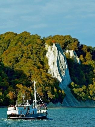 Produktbild: CALVENDO Puzzle Bootsausflug zum Kreidefelsen | 1000 Teile Lege-Gr&ouml;&szlig;e 64x48cm Foto-Puzzle f&uuml;r gl&uuml;ckliche Stunden