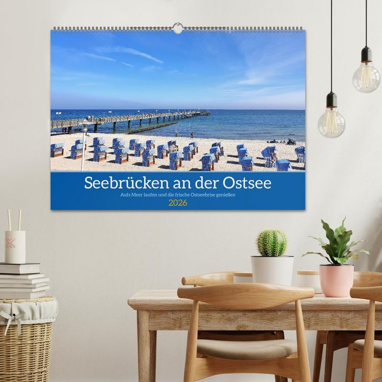 Produktbild: Seebr&uuml;cken an der Ostsee - Aufs Meer laufen und die frische Ostseebrise genie&szlig;en (Wandkalender 2026 DIN A2 quer), CALVENDO Monatskalender