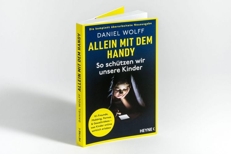 Produktbild: Allein mit dem Handy: So sch&uuml;tzen wir unsere Kinder