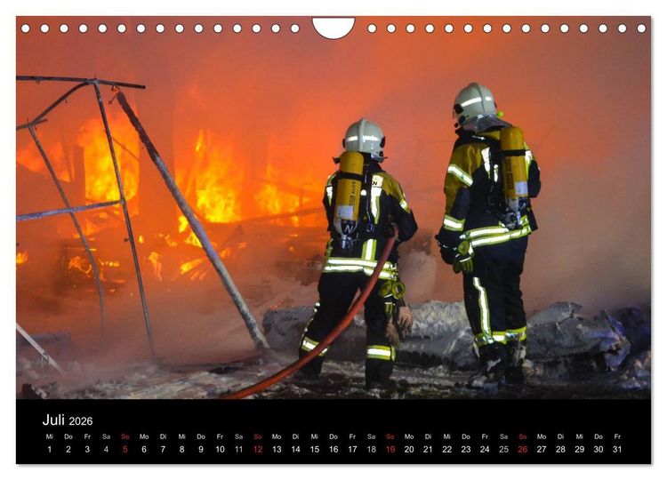 Produktbild: FEUERWEHR IM EINSATZ (Wandkalender 2026 DIN A4 quer), CALVENDO Monatskalender