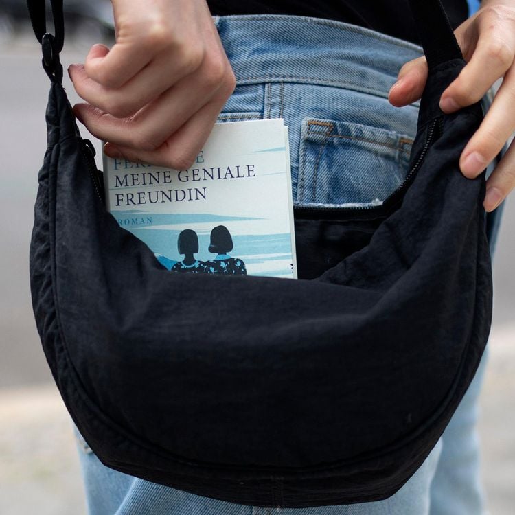 Produktbild: Meine geniale Freundin - Kindheit und fr&uuml;he Jugend. Geschenkausgabe (Neapolitanische Saga 1)