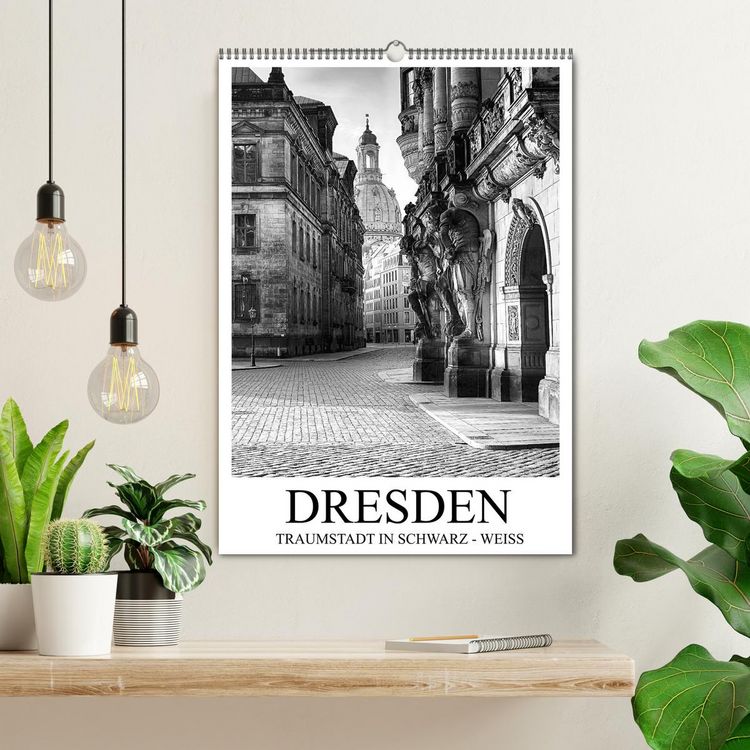 Produktbild: Dresden Traumstadt in Schwarz-Wei&szlig; (Wandkalender 2026 DIN A2 hoch), CALVENDO Monatskalender