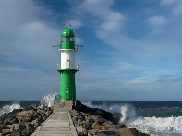 Produktbild: CALVENDO Puzzle Leuchtturm in Warnem&uuml;nde | 1000 Teile Lege-Gr&ouml;&szlig;e 64x48cm Foto-Puzzle f&uuml;r gl&uuml;ckliche Stunden