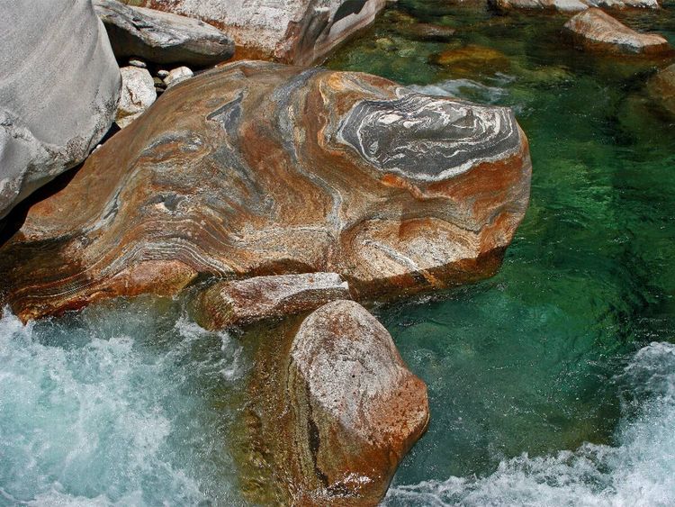 Produktbild: CALVENDO Puzzle Die Verzasca Schweiz im Verzascatal | 1000 Teile Lege-Gr&ouml;&szlig;e 64x48cm Foto-Puzzle f&uuml;r gl&uuml;ckliche Stunden