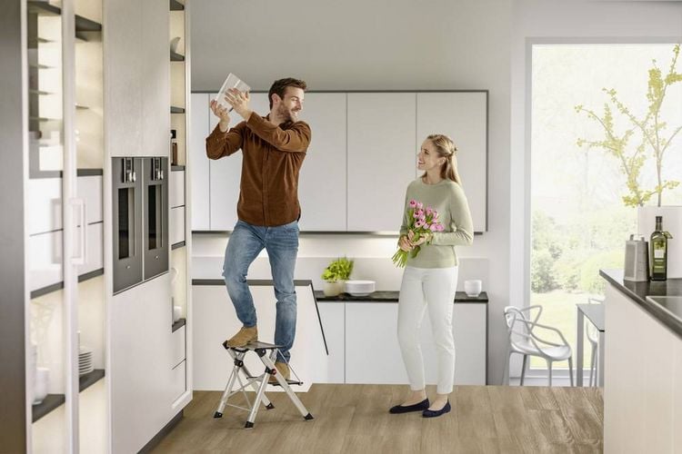 Produktbild: Hailo MK80 ComfortLine 4310-100 Aluminium Klapptritt klappbar Arbeitsh&ouml;he (max.): 2.4 m Silber, Schwarz 3.6 kg