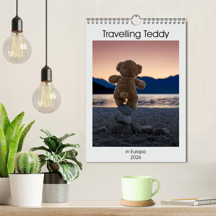 Produktbild: Travelling Teddy in Europa (Wandkalender 2026 DIN A4 hoch), CALVENDO Monatskalender