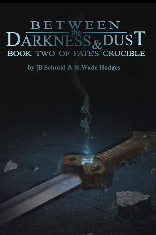 Produktbild: Between the Darkness & Dust (Fate's Crucible, #2)