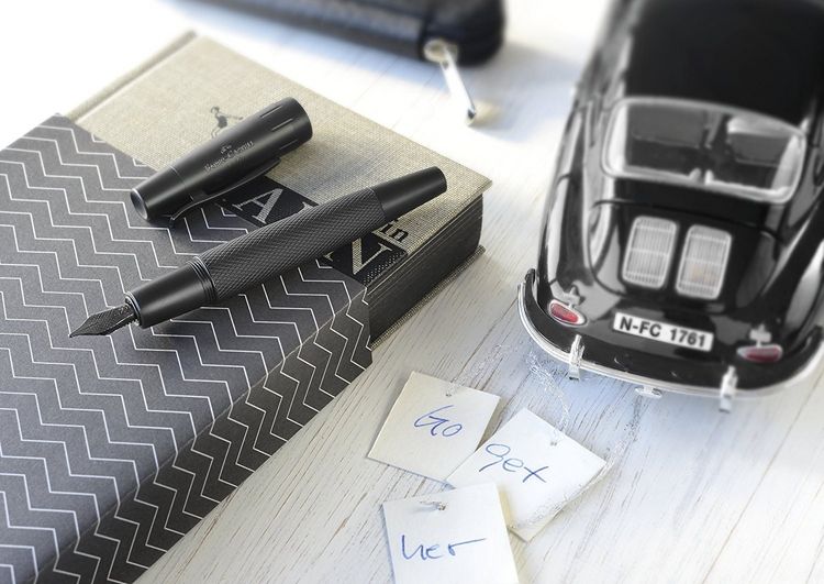 Produktbild: Faber-Castell F&uuml;llhalter e-motion pure black M
