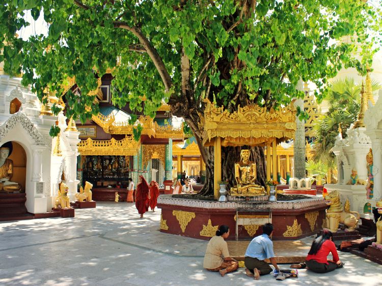 Produktbild: CALVENDO Puzzle Morgengebet bei der Shwedagon-Pagode in Yangon | 1000 Teile Lege-Gr&ouml;&szlig;e 64x48cm Foto-Puzzle f&uuml;r gl&uuml;ckliche Stunden