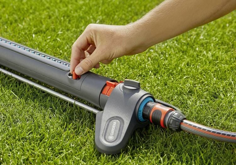 Produktbild: GARDENA 18710-20 AquaZoom S Viereckregner 9 - 150 m&sup2;