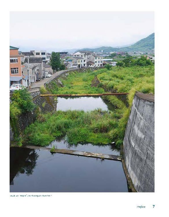 Produktbild: Between Land and Water