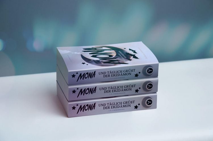 Produktbild: Mona - Und t&auml;glich gr&uuml;&szlig;t der Erzd&auml;mon