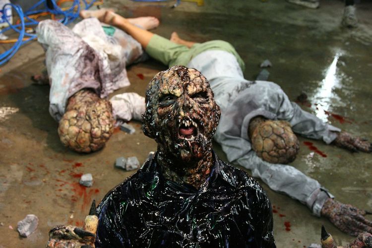 Produktbild: Alien vs Zombies - The Dark Lurking - Uncut Version