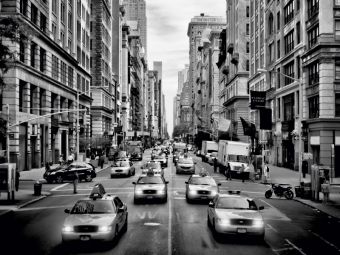 Produktbild: CALVENDO Puzzle NYC 5th Avenue Monochrom | 1000 Teile Lege-Gr&ouml;&szlig;e 64x48cm Foto-Puzzle f&uuml;r gl&uuml;ckliche Stunden