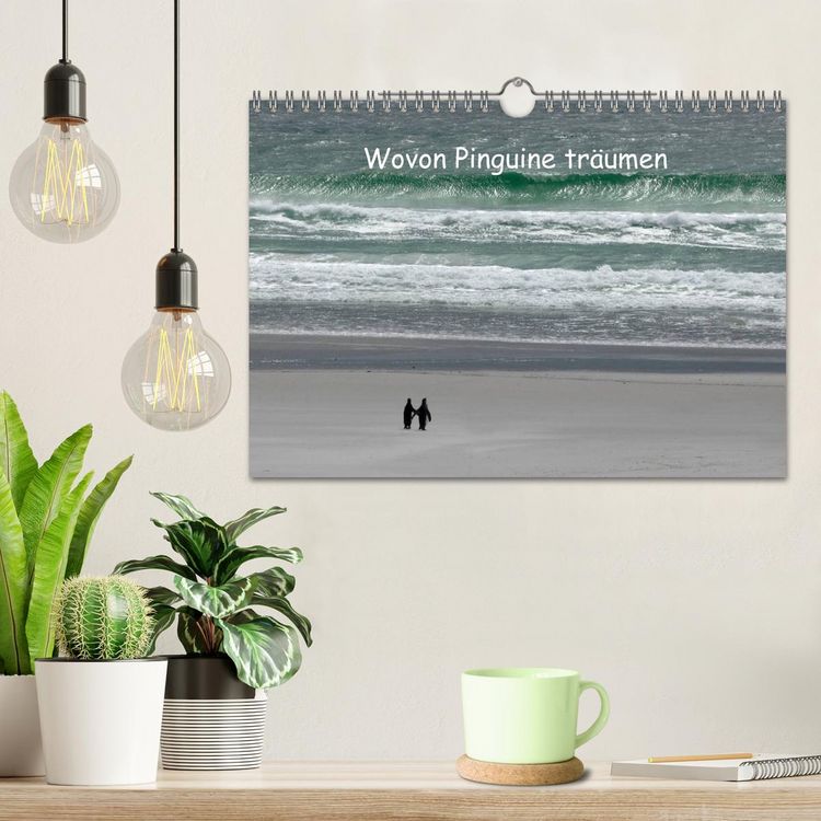 Produktbild: Wovon Pinguine tr&auml;umen (Wandkalender 2026 DIN A4 quer), CALVENDO Monatskalender