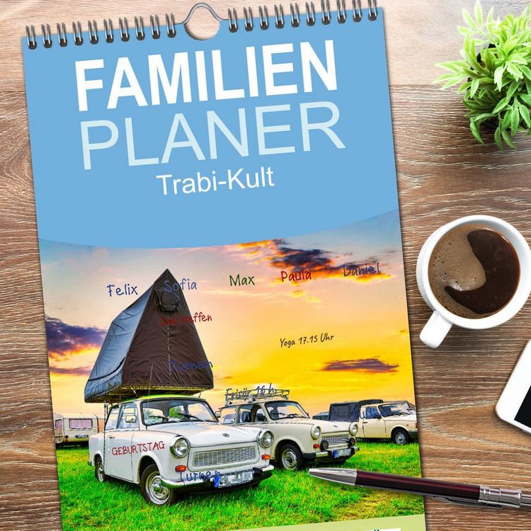 Produktbild: Familienplaner 2026 - Trabi-Kult mit 5 Spalten (Wandkalender, 21 x 45 cm) CALVENDO
