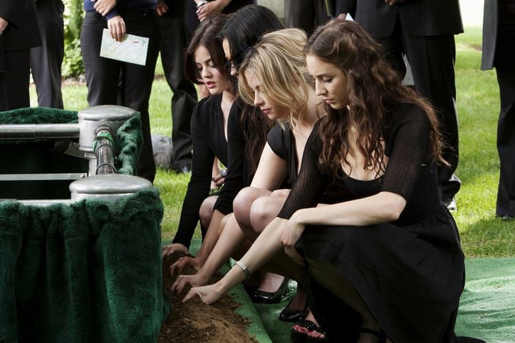 Produktbild: Pretty Little Liars - Die komplette 2. Staffel [6 DVDs]