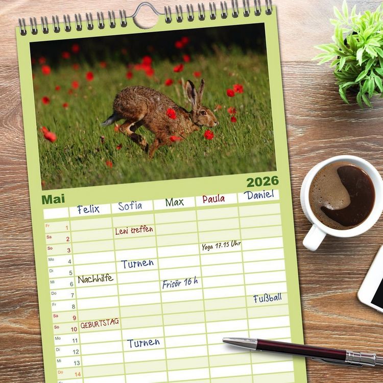 Produktbild: Familienplaner 2026 - Feldhasen in H&ouml;chstform mit 5 Spalten (Wandkalender, 21 x 45 cm) CALVENDO