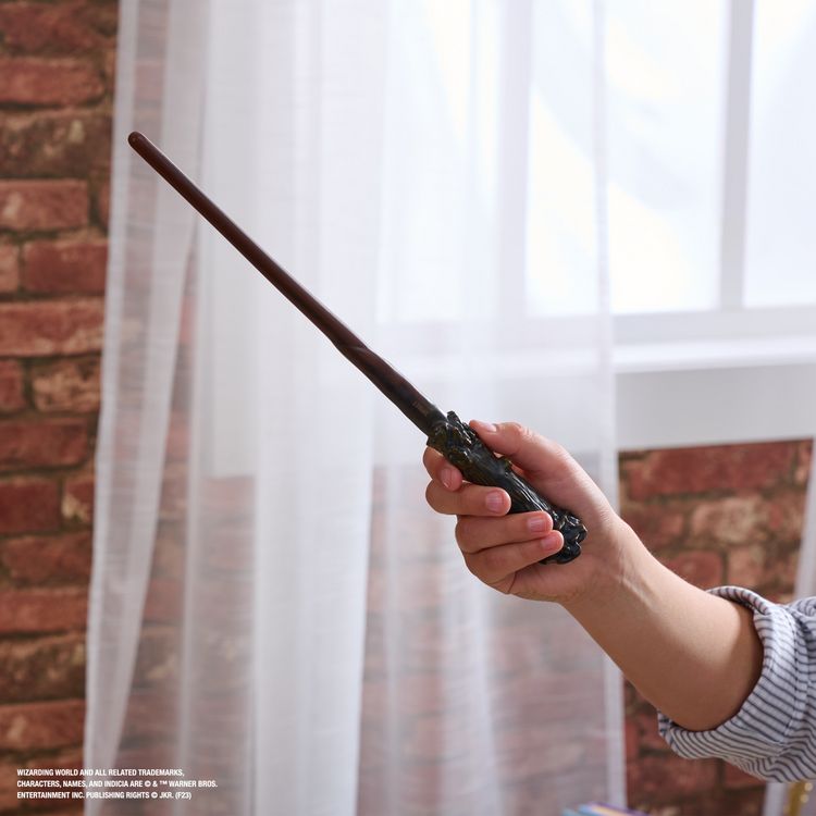 Produktbild: Wizarding World Harry Potter - Authentischer Harry Potter Zauberstab aus Kunststoff mit Hogwarts-Halterung