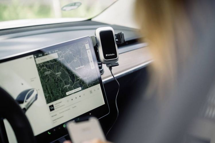 Produktbild: Verbatim Induktions-Ladeger&auml;t 15 W FWC-03 Pro Qi Fast Wireless Car Charger 49554 Ausg&auml;nge Magnetanschluss Schwarz