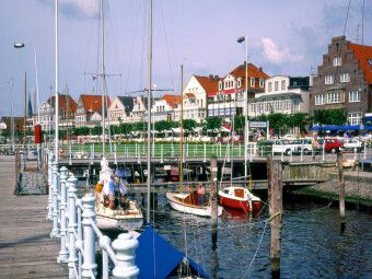 Produktbild: Kaiserbr&uuml;cke mit Ortsansicht Travem&uuml;nde (Puzzle)