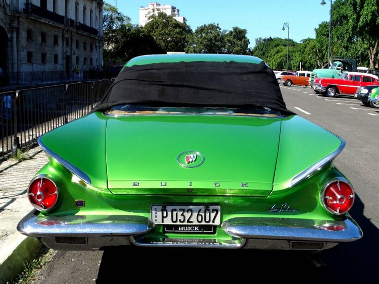 Produktbild: CALVENDO Puzzle Buick Le Sabre - Ein Motiv aus dem Kalender "US DREAM CARS - FLOSSEN-MOBILE" | 1000 Teile Lege-Gr&ouml;&szlig;e 64x48cm Foto-Puzzle f&uuml;r gl&uuml;ckliche Stunden