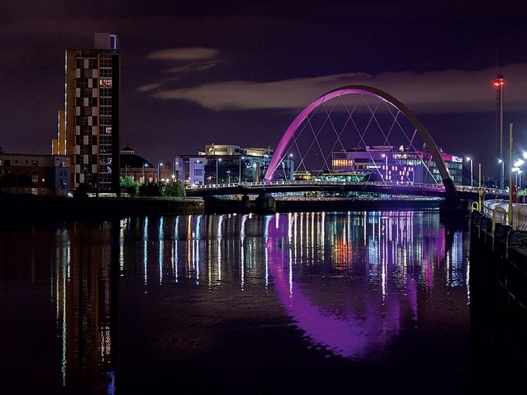 Produktbild: CALVENDO Puzzle Br&uuml;cke &uuml;ber den Clyde in Glasgow 1000 Teile Puzzle quer | 1000 Teile Lege-Gr&ouml;&szlig;e 64 &times; 48 cm Foto-Puzzle f&uuml;r gl&uuml;ckliche Stunden