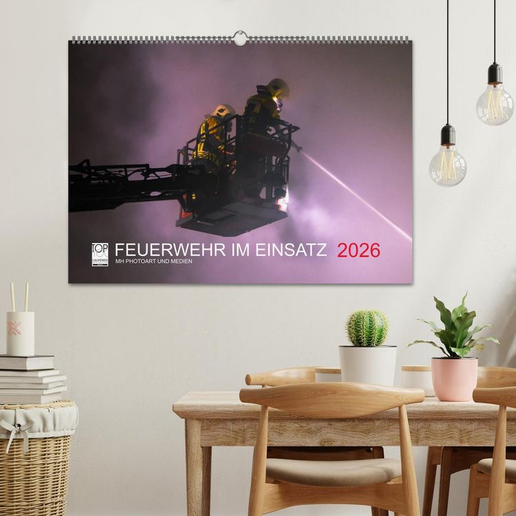 Produktbild: FEUERWEHR IM EINSATZ (Wandkalender 2026 DIN A2 quer), CALVENDO Monatskalender