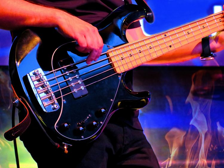 Produktbild: CALVENDO Puzzle Hell of a Show - Bassist in den Flammen | 1000 Teile Lege-Gr&ouml;&szlig;e 64x48cm Foto-Puzzle f&uuml;r gl&uuml;ckliche Stunden