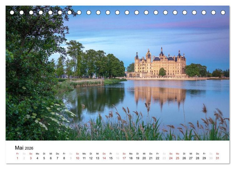 Produktbild: Schweriner M&auml;rchenschloss (Tischkalender 2026 DIN A5 quer), CALVENDO Monatskalender