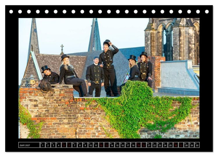 Produktbild: Schornsteinfeger &uuml;ber Berlin - Die Gl&uuml;cksbringer (Tischkalender 2027 DIN A5 quer), CALVENDO Monatskalender