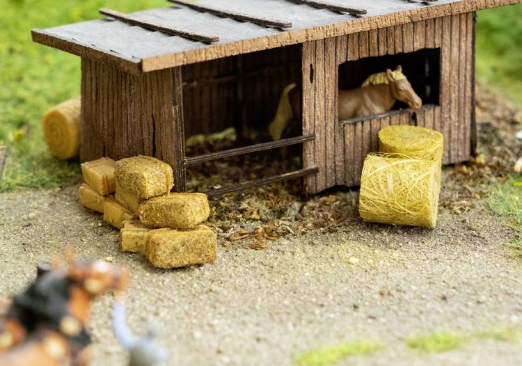Produktbild: Faller 181286 14 runde und 18 eckige Heuballen Fertigmodell
