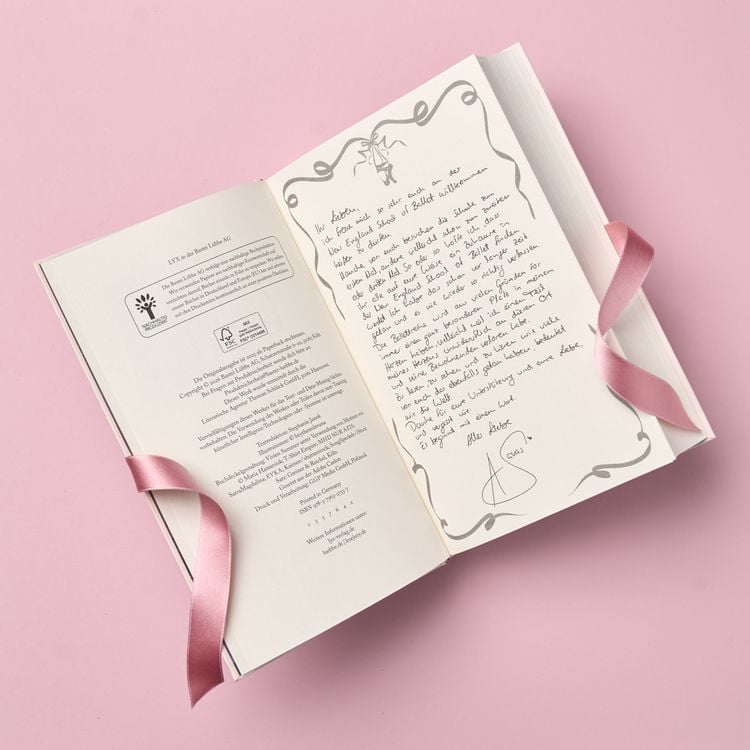 Produktbild: Hold Me - New England School of Ballet: Special Edition