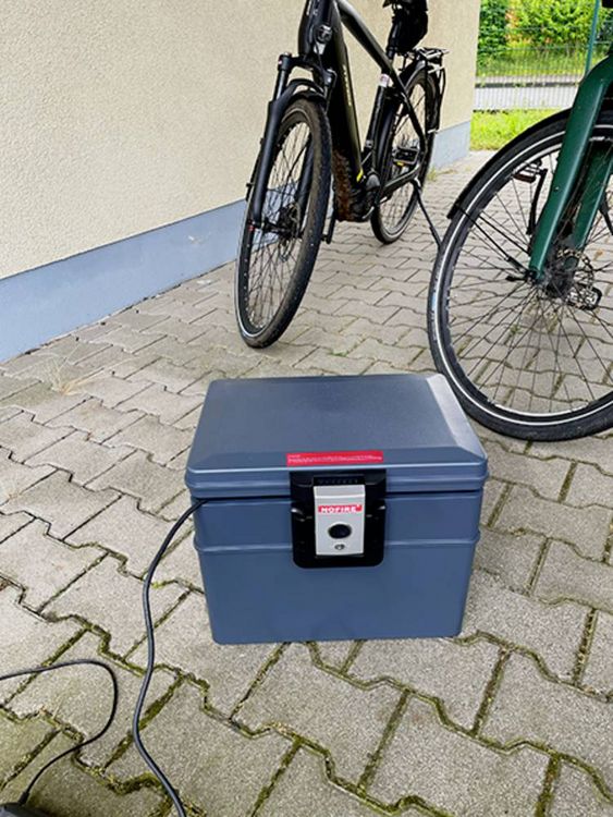 Produktbild: NOFIRE FA-2037FE 2037FE Feuerschutzbox feuergesch&uuml;tzt, wasserdicht, mit H&auml;ngeregister Schl&uuml;sselschloss