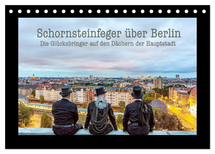 Produktbild: Schornsteinfeger &uuml;ber Berlin - Die Gl&uuml;cksbringer auf den D&auml;chern der Hauptstadt (Tischkalender 2026 DIN A5 quer), CALVENDO Monatskalender