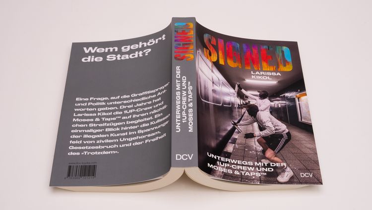 Produktbild: SIGNED. Unterwegs mit der 1UP-Crew und Moses & Taps