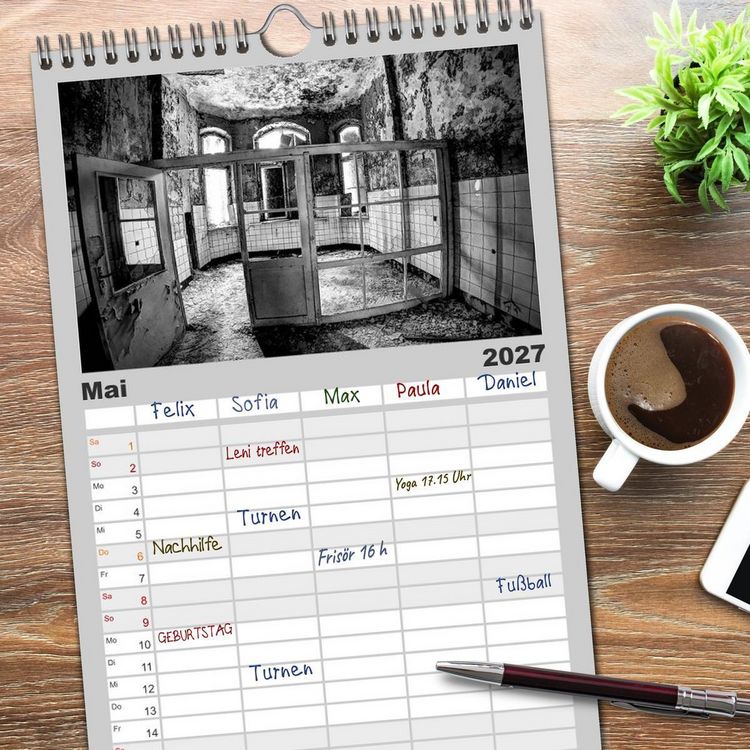 Produktbild: Familienplaner 2027 - Lost Beauty mit 5 Spalten (Wandkalender, 21 x 45 cm) CALVENDO