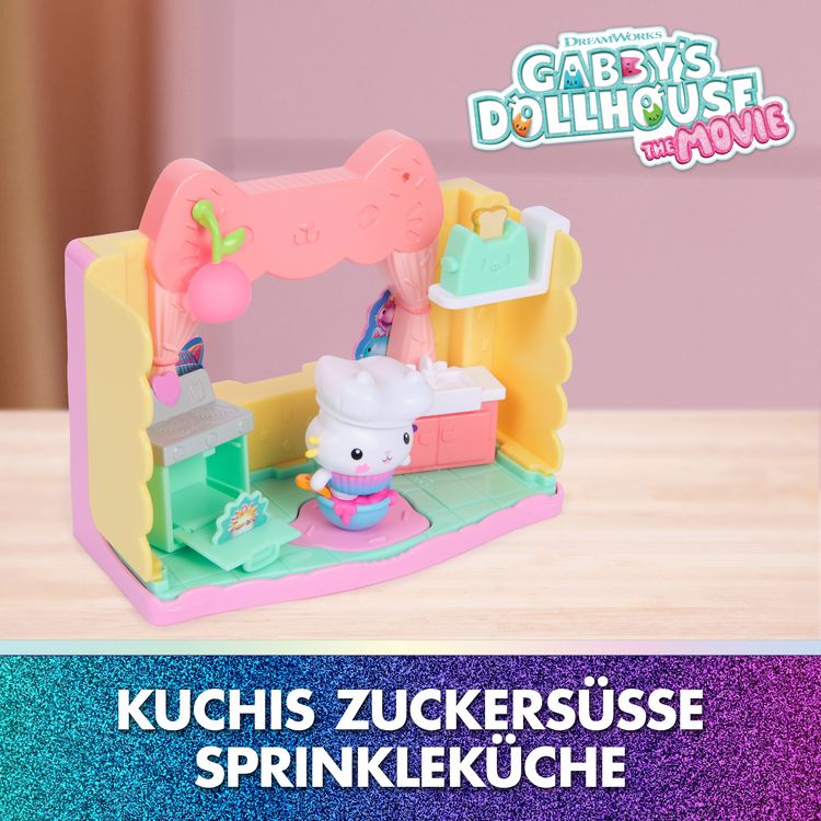 Produktbild: DREAMWORKS GABBY'S DOLLHOUSE: DER FILM - Portal Raum "Cakeys zuckers&uuml;&szlig;e Sprinklek&uuml;che" mit Spielfigur & Zubeh&ouml;r