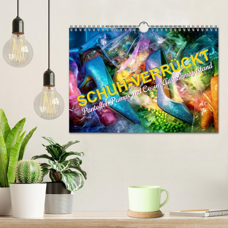 Produktbild: Schuh-verr&uuml;ckt. Pantoffel, Pumps und Co. im Ausnahmezustand (Wandkalender 2027 DIN A4 quer), CALVENDO Monatskalender