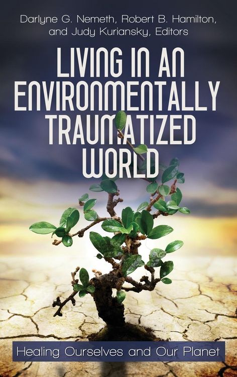 Produktbild: Living in an Environmentally Traumatized World