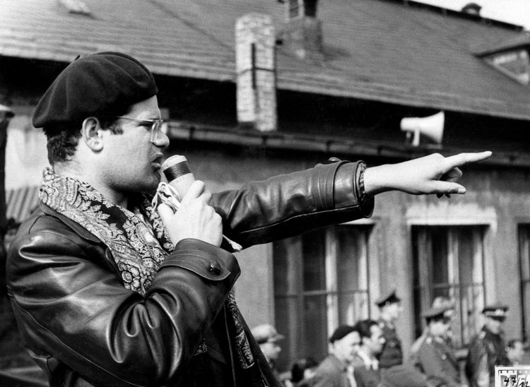 Produktbild: Konrad Wolf - Alle Spielfilme 1955-1979 (u.a. Solo Sunny / Goya / Der kleine Prinz / Sonnensucher / Sterne / Lissy / Der geteilte Himmel / Der nackte Mann auf dem Sportplatz / Ich war 19) (15 DVDs)