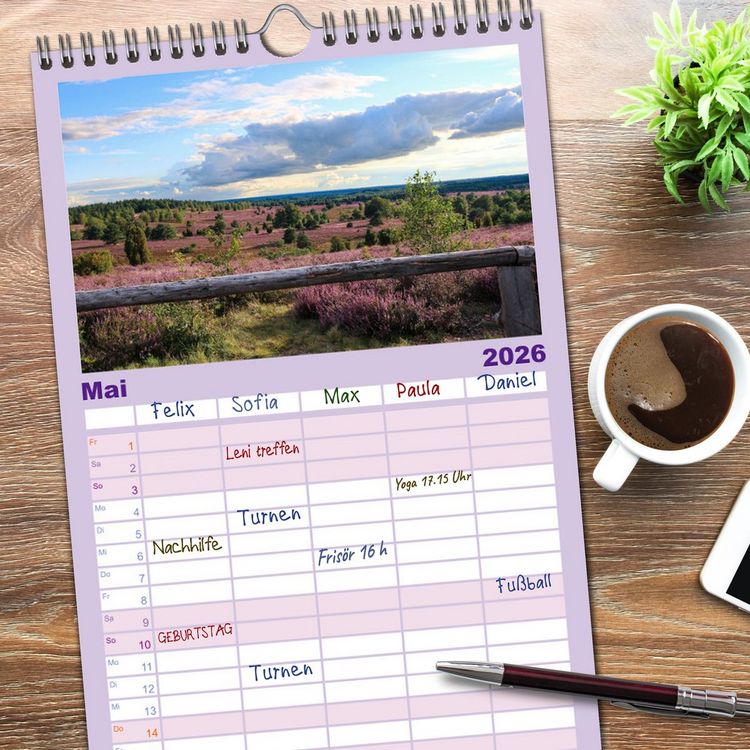 Produktbild: Familienplaner 2026 - Wanderung durch die zauberhafte L&uuml;neburger Heide mit 5 Spalten (Wandkalender, 21 x 45 cm) CALVENDO