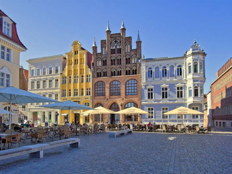 Produktbild: CALVENDO Puzzle Der Alte Markt, Mittelpunkt in Stralsund | 1000 Teile Lege-Gr&ouml;&szlig;e 64x48cm Foto-Puzzle f&uuml;r gl&uuml;ckliche Stunden