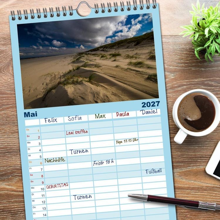 Produktbild: Familienplaner 2027 - Langeoog &ndash; Ein Herbst auf der Insel des Lebens mit 5 Spalten (Wandkalender, 21 x 45 cm) CALVENDO