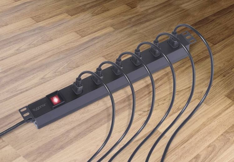 Produktbild: Sygonix SY-6736980 Steckdosenleiste 19 Zoll 6fach Schwarz Schutzkontakt 1St.