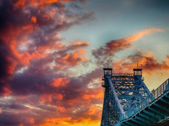 Produktbild: CALVENDO Puzzle Sonnenuntergang Dresden an der Loschwitzer Br&uuml;cke | 1000 Teile Lege-Gr&ouml;&szlig;e 64x48cm Foto-Puzzle f&uuml;r gl&uuml;ckliche Stunden