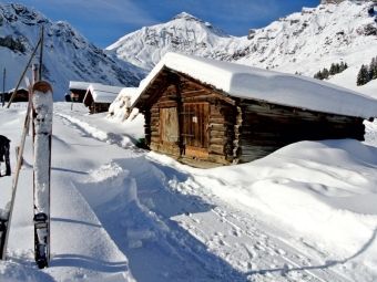 Produktbild: CALVENDO Puzzle Skih&uuml;tte | 1000 Teile Lege-Gr&ouml;&szlig;e 64 &times; 48 cm Foto-Puzzle f&uuml;r gl&uuml;ckliche Stunden
