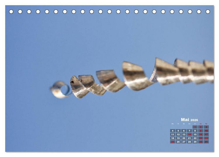 Produktbild: Metall - Schrott kunstvoll in Szene gesetzt (Tischkalender 2026 DIN A5 quer), CALVENDO Monatskalender