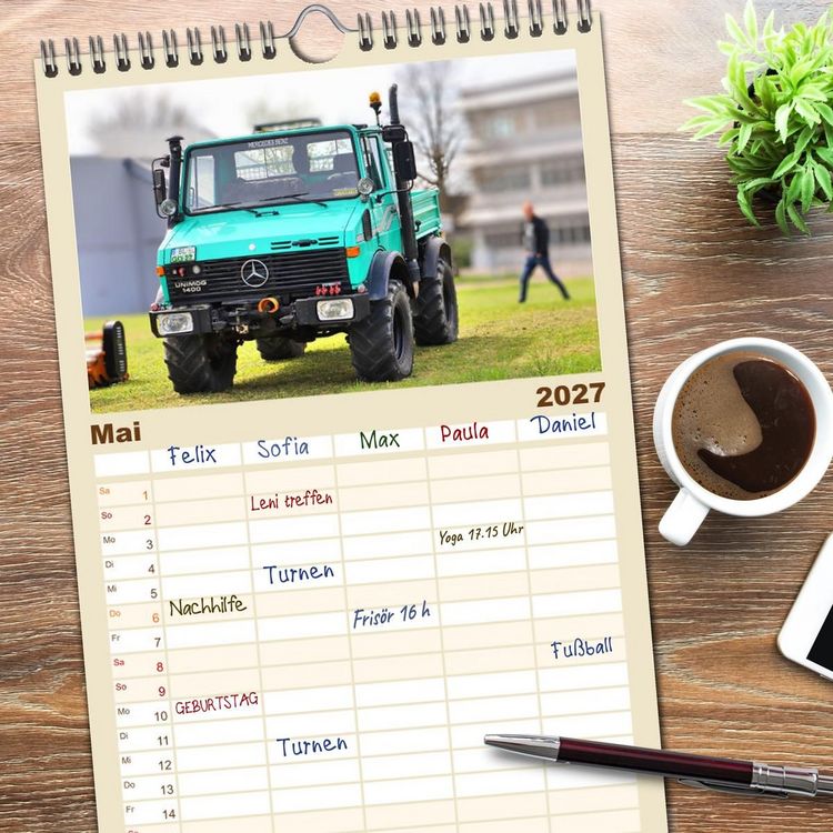 Produktbild: Familienplaner 2027 - Universalmotorger&auml;te Eine Stern-Parade mit 5 Spalten (Wandkalender, 21 x 45 cm) CALVENDO